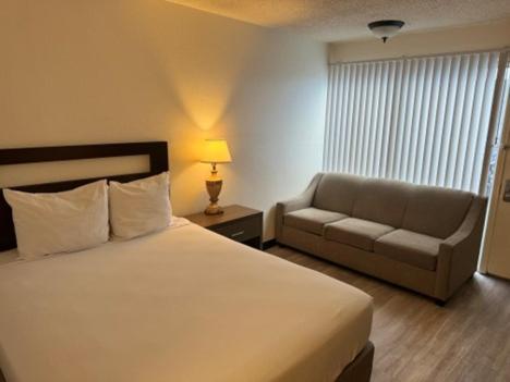 Mc Pacific Inn & Suites 托伦斯 外观 照片