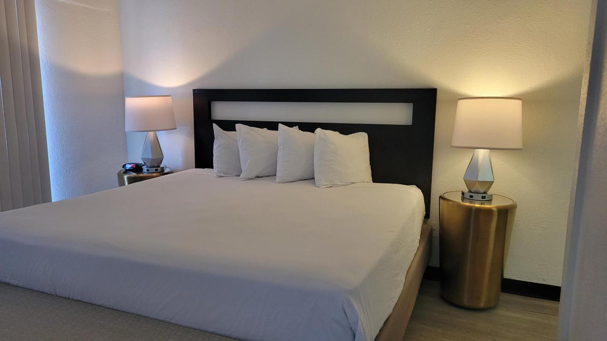 Mc Pacific Inn & Suites 托伦斯 外观 照片